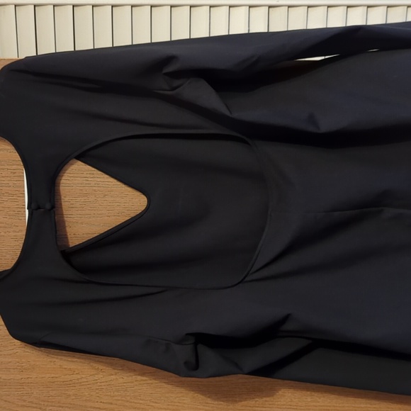 Black tunic with back out - Picture 4 of 4